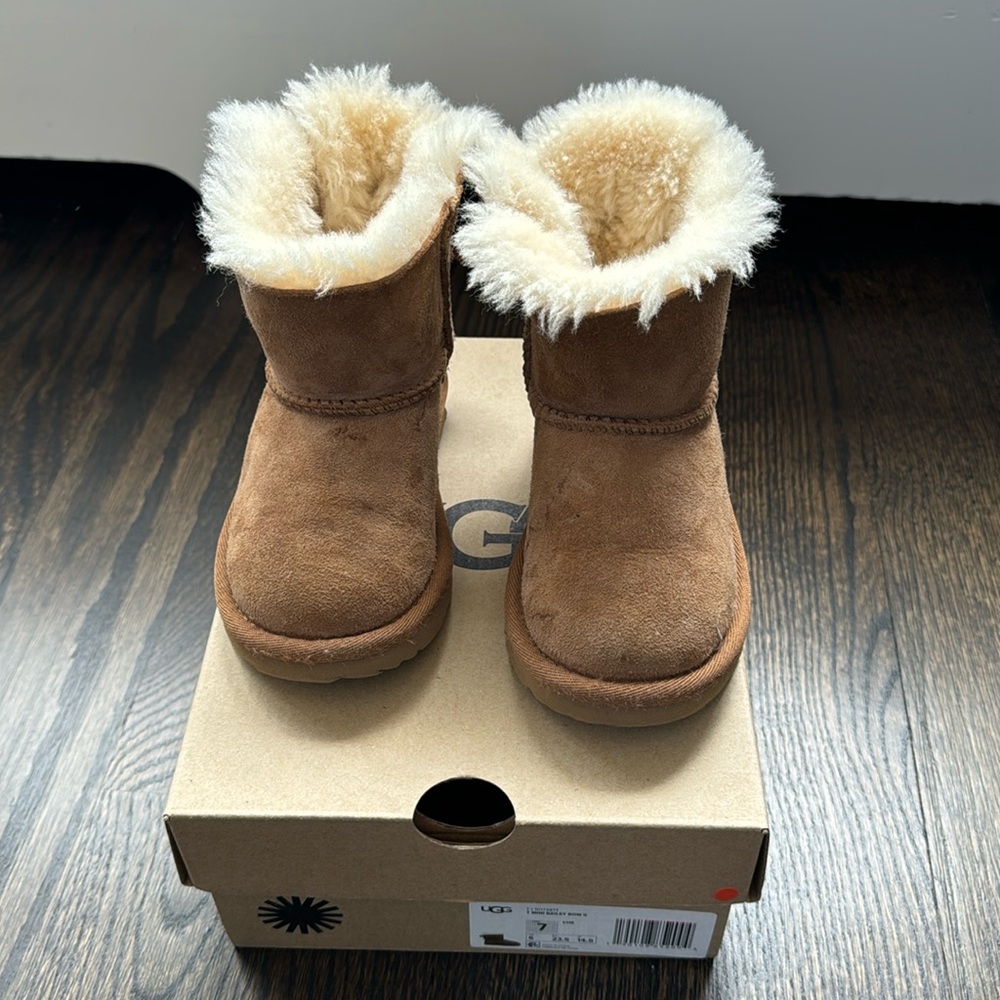UGG Toddler Mini Bailey Bow II Size 7